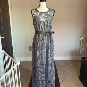 Betsy & Adam Silver Sleeveless Crew Neck Maxi Gown